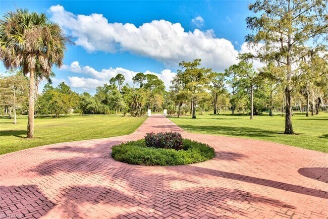 Building Photo - 2225 23rd St SW