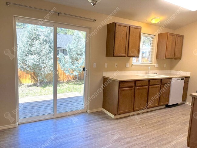 Building Photo - Single-Level 3 BR - 2 BA Rancher in Southw...