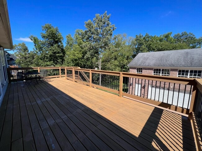 Building Photo - 212 Lakeside Dr