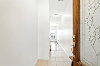 Building Photo - 8904 Clovermist Dr