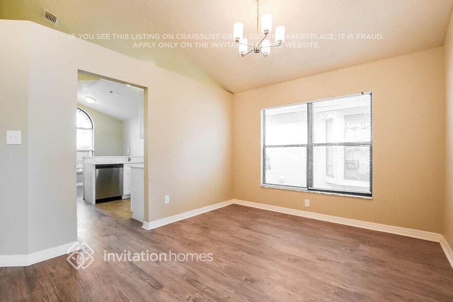 Building Photo - 242 Lakebreeze Cir