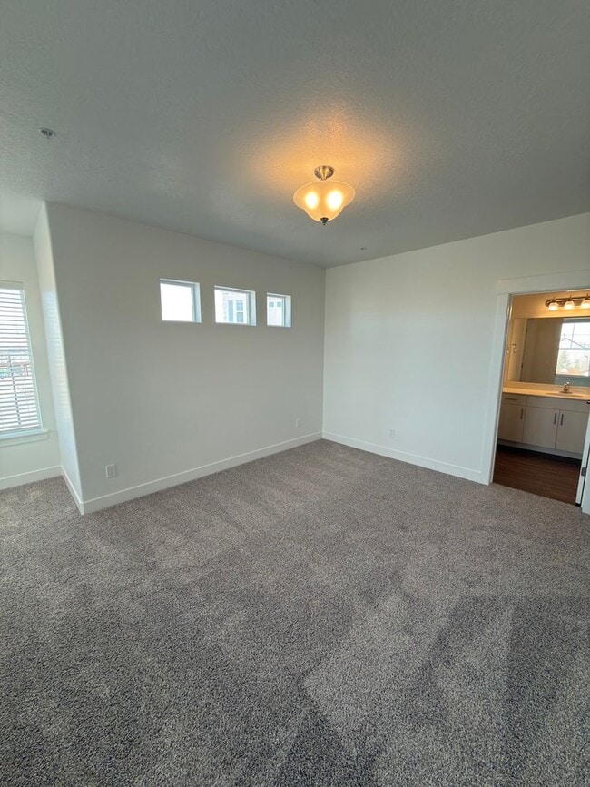 Building Photo - BRAND NEW CONDO