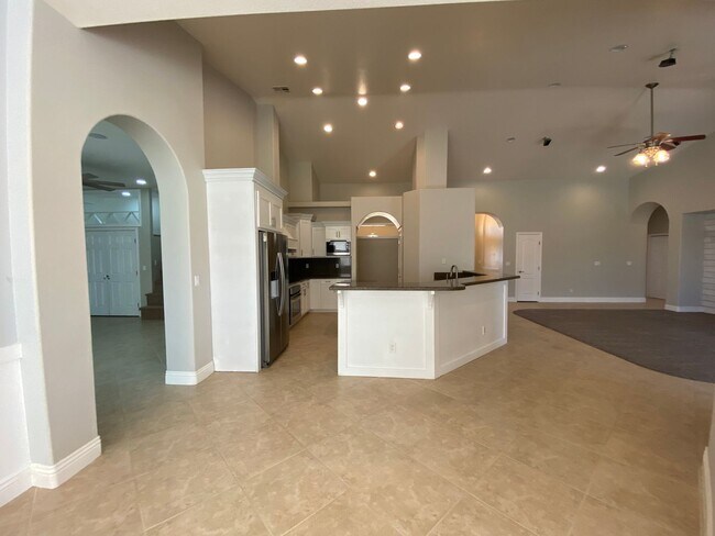 Building Photo - CALVADA VALLEY U.1 - Oakleaf Avenue