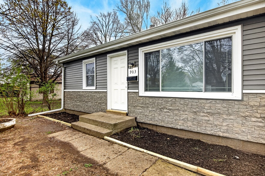 Building Photo - 903 Merrill Ave