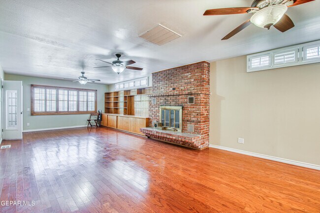 Building Photo - 1701 Elm St