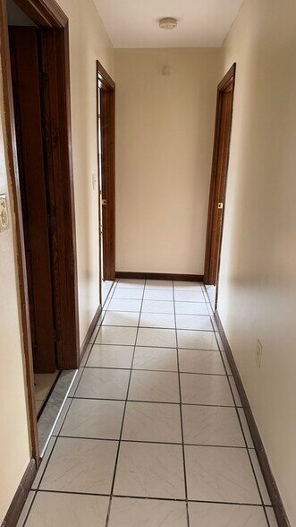 Building Photo - 541 Revere St