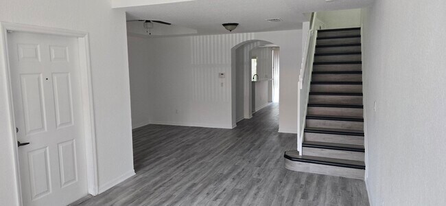 Building Photo - 4948 Leeward Ln
