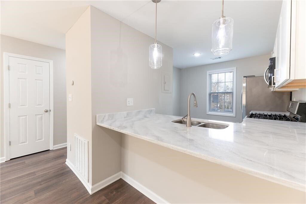 Building Photo - 547 Harbor Lake Ct