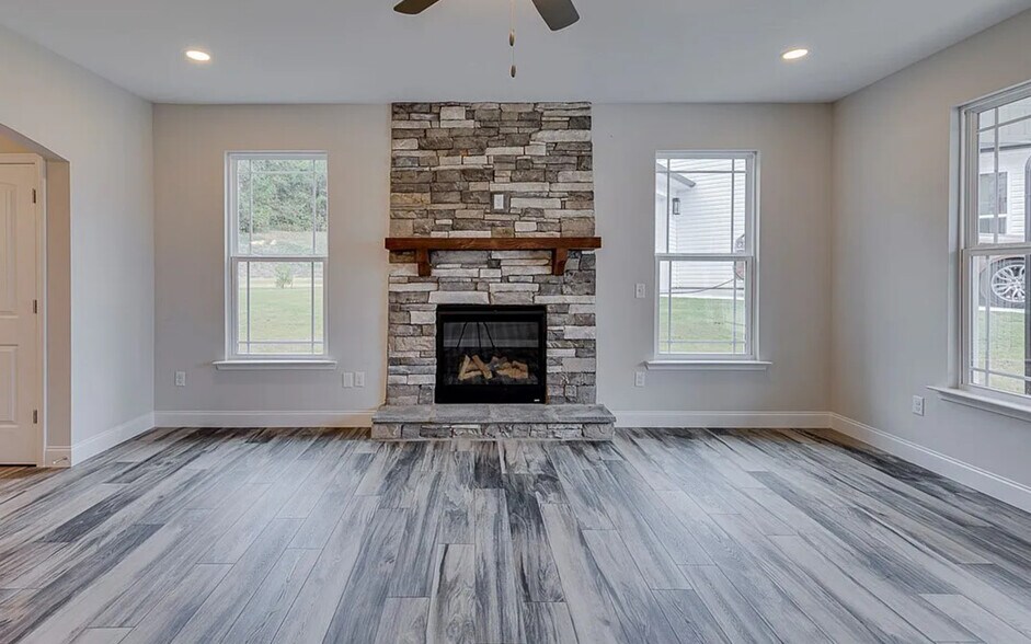 Building Photo - 213 Legacy Ln