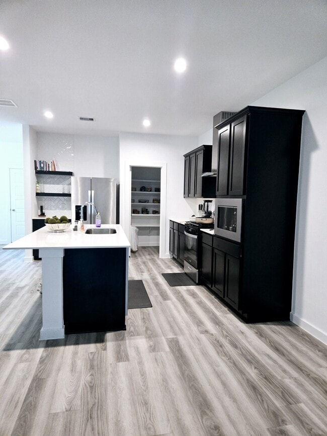 Building Photo - 3131 Creston Gate Dr