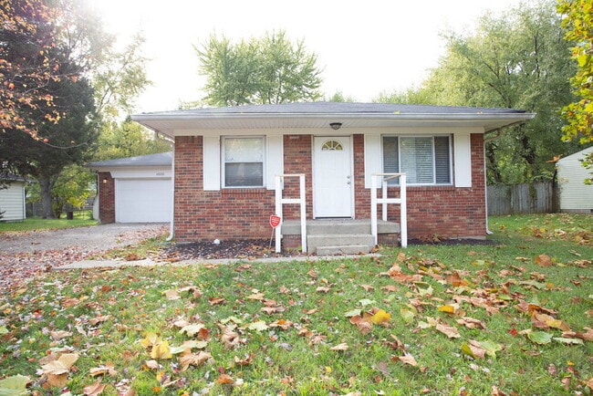 Building Photo - 10221 Baribeau Ln