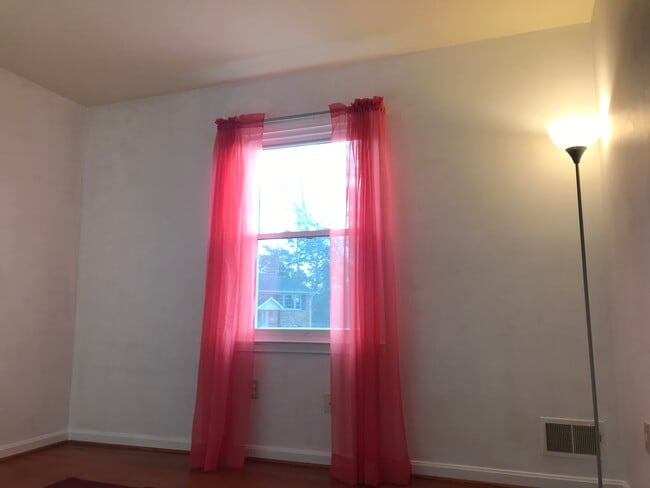 Building Photo - 5603 Lalos St