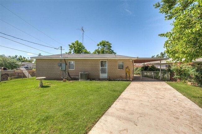 Building Photo - 745 SE 42nd St