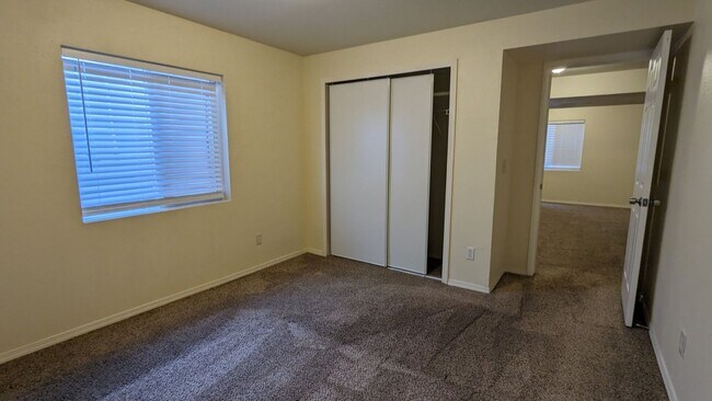 Building Photo - 5444 Hicks Dr
