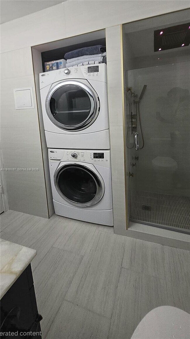 Building Photo - 5063 Heatherhill Ln