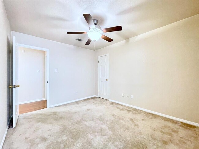 Building Photo - 1725 Dapplegrey Ln