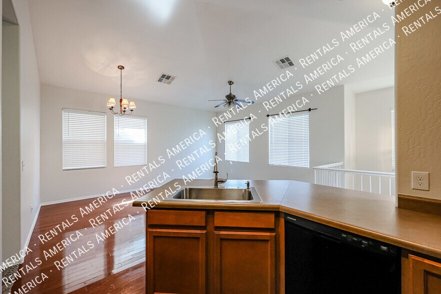 Building Photo - 9233 E Neville Ave