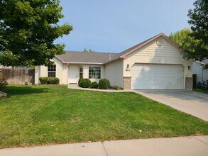 Building Photo - Nice Home near Vallivue High School