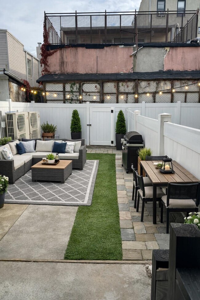 Building Photo - 172 New York Ave