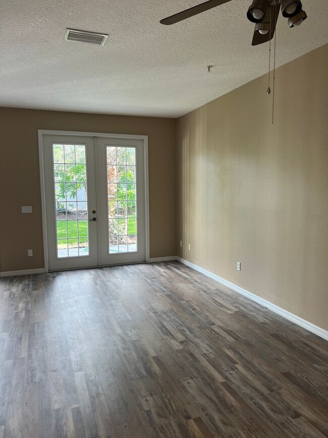 Building Photo - 2/2.5 Townhome in desirable Barclay Reserve!