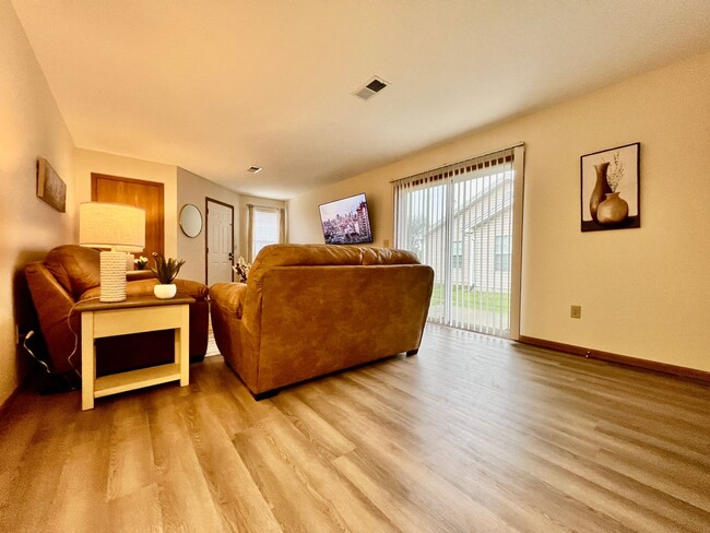 Building Photo - Lovely remodeled 2 bedroom in Middletown, ...