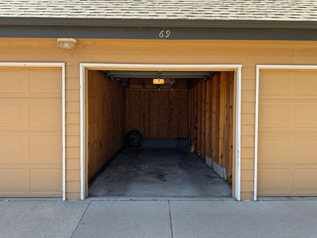 Building Photo - 4943 S Carson St