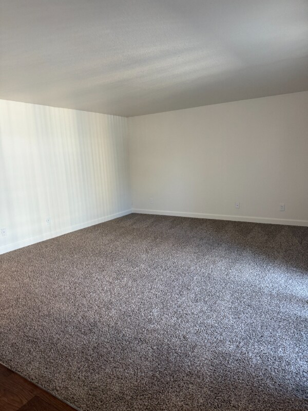 Building Photo - 903 SW 185th Ave