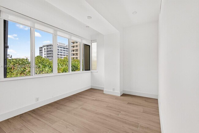 Building Photo - 251 Crandon Blvd