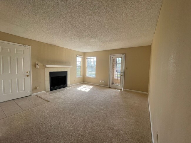 Building Photo - 2 BEDROOM 1 BATH CONDO AVAILABLE FOR RENT ...