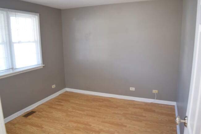 Building Photo - 1224 E Thurston Dr