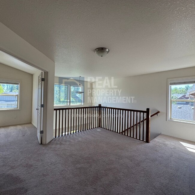 Building Photo - 3611 Loren St NE
