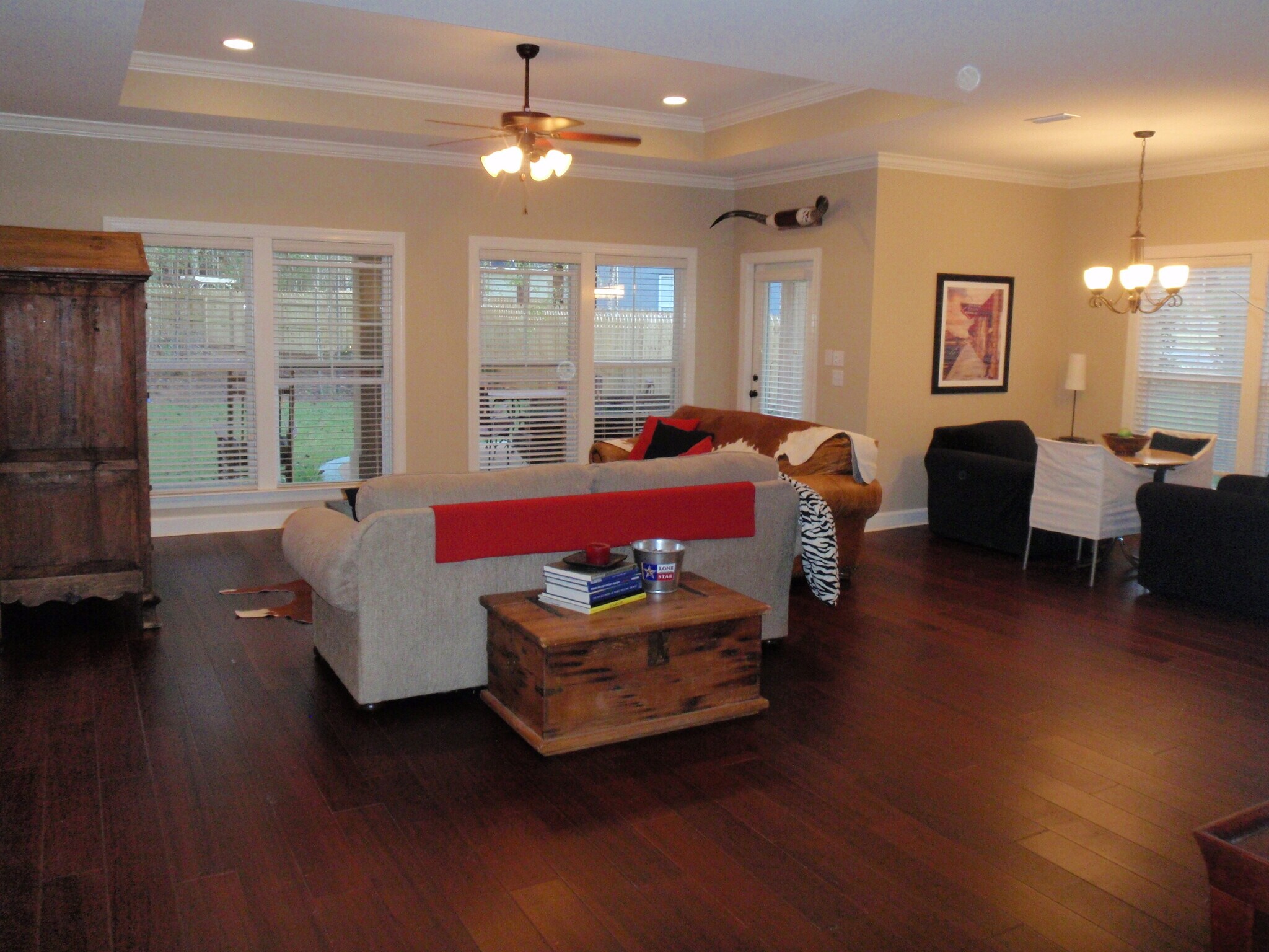 bright living room - 409 Redbud Cir