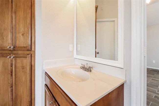 Building Photo - 1125 Oak Creek Dr