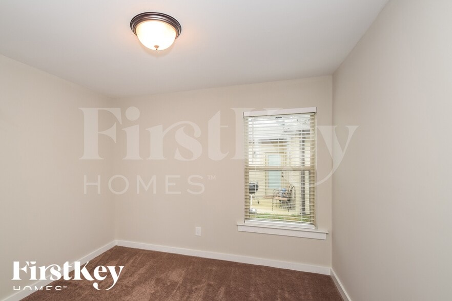 Building Photo - 155 Deer Creek Dr