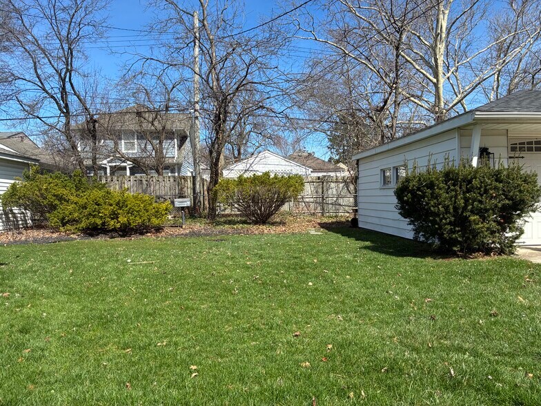 Building Photo - 1655 Hazel St