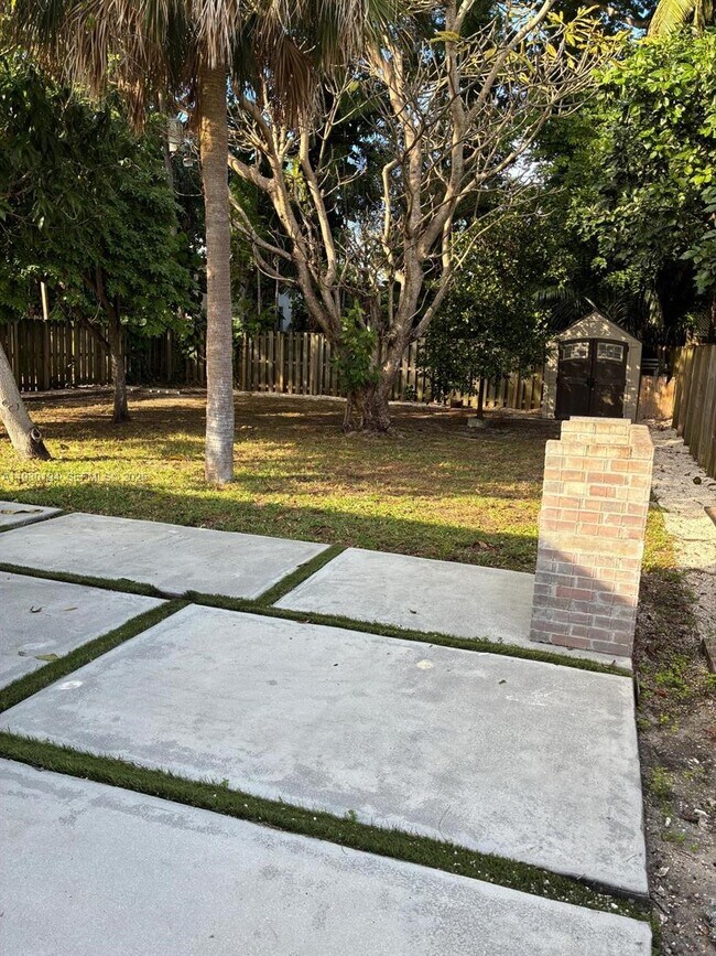 Building Photo - 1757 SW 24th Ter