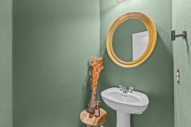 Building Photo - 317 Bridgeford Dr