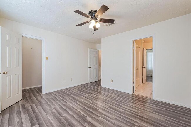 Building Photo - 2030 Plantation Dr