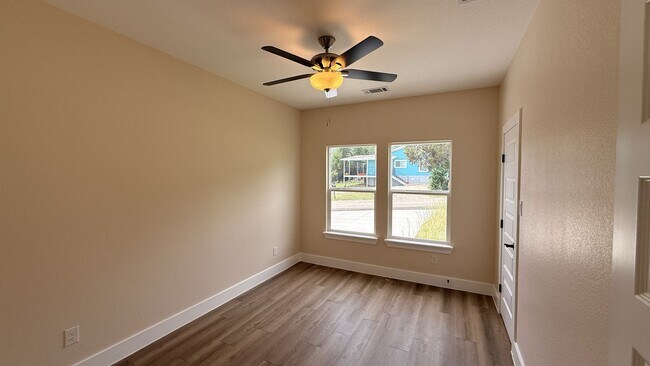 Building Photo - 2619 Creekview Dr