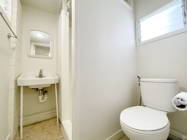 Building Photo - Pet Friendly Kailua House with A/C
