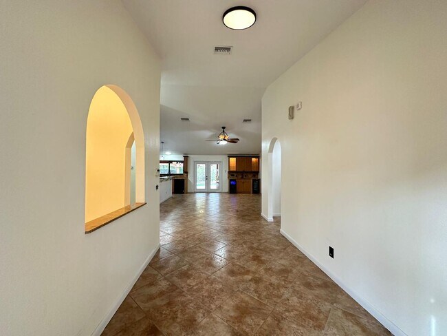 Building Photo - Tranquil Lakefront Living in the Heart of ...