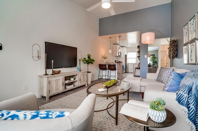 Interior Photo - 435 W. Regent St