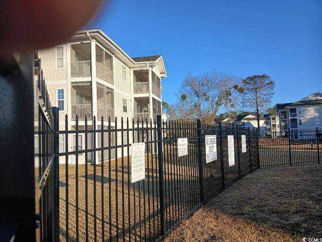 Building Photo - 448 Red River Ct