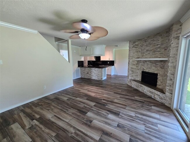 Building Photo - 9211 Kempwood Dr