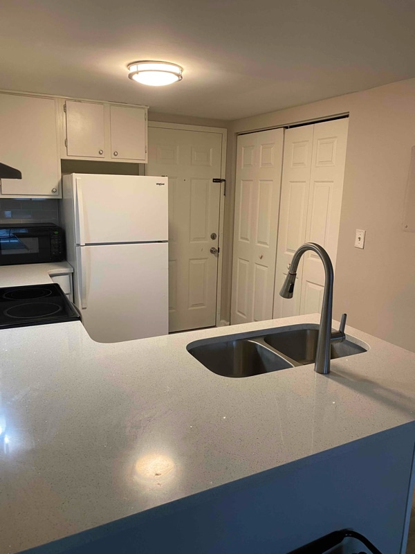 Building Photo - 6850 Blue Heron Blvd