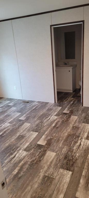 Building Photo - 325 W Market St