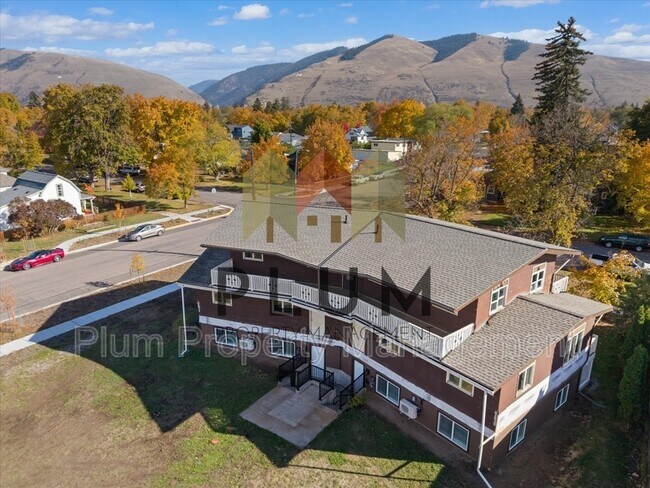 Building Photo - 705 Cleveland St