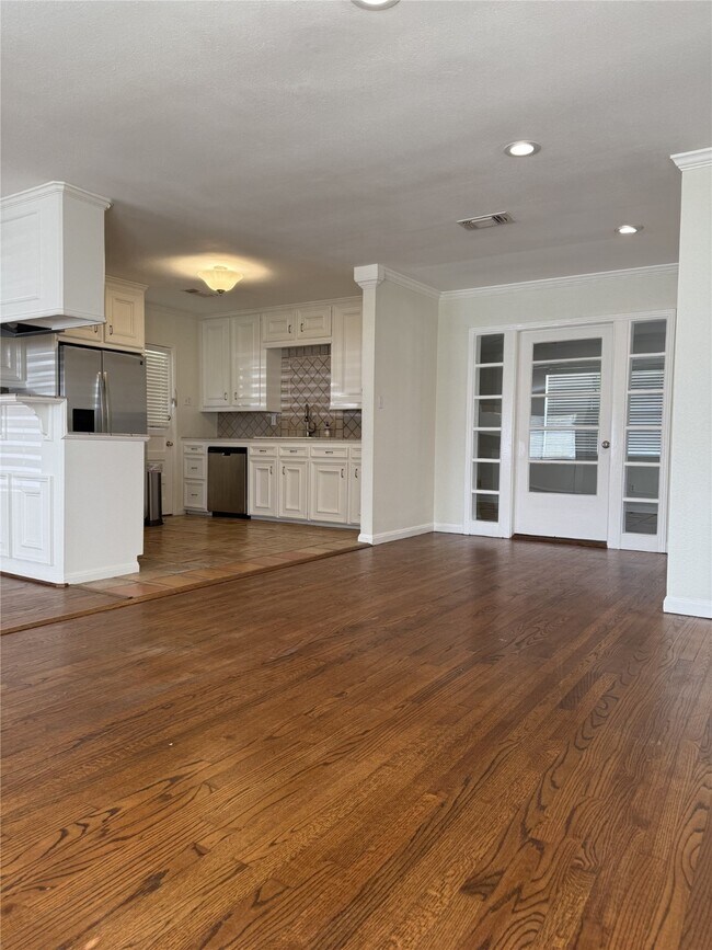 Building Photo - 1234 Gardenia Dr