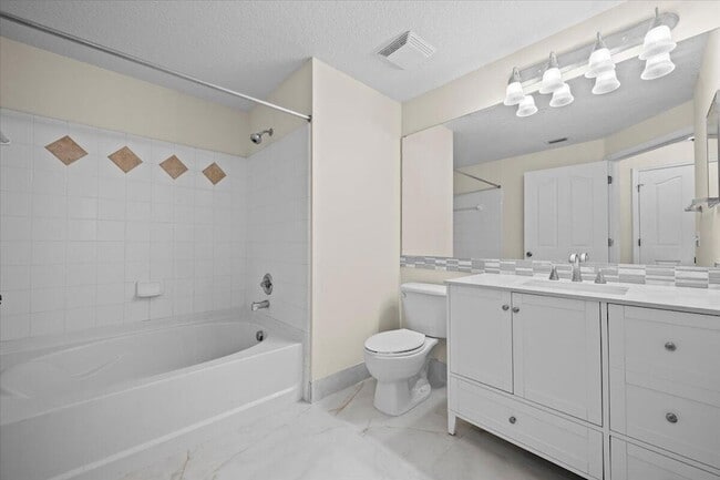 Building Photo - 6203 Myrtlewood Cir W