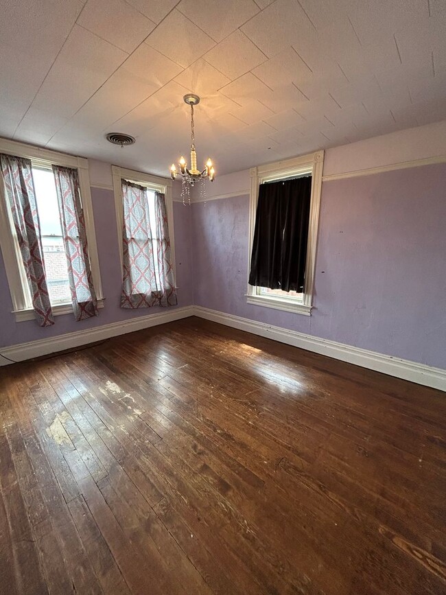 Building Photo - Charming Historic 4-Bedroom Home in the He...